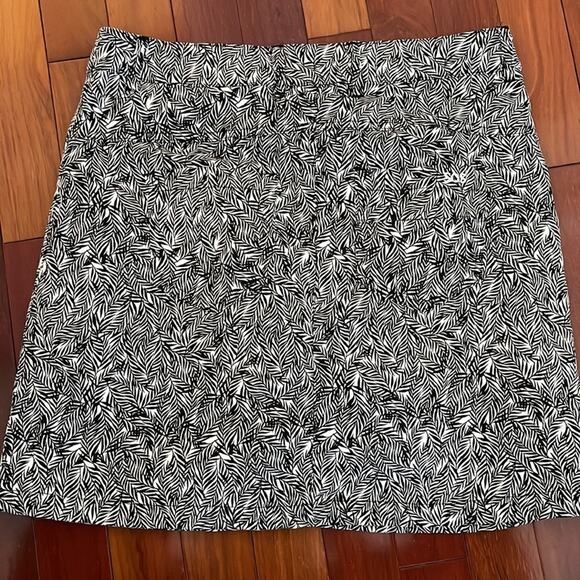 Swing Out Sister Black White Leaves Golf Skirt Size 8 Athletic Skort Preppy - Picture 5 of 8